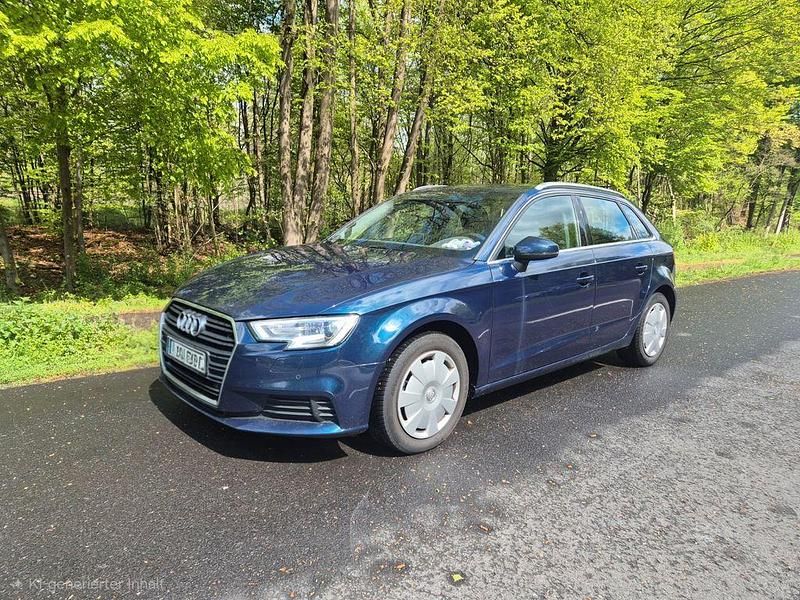 Używany Audi A3 Design 150 KM (110 kW) 2018 Niebieski Sedan/Limuzyna