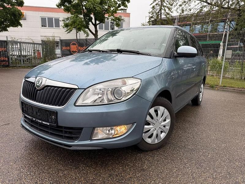 Blau Gebraucht 2010 Skoda Fabia Limousine | 3.990 € (Fairer Preis) - Bild 1/4