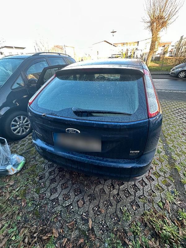 Gebraucht Ford Focus 130 PS (95 kW) 2011 Blau Limousine