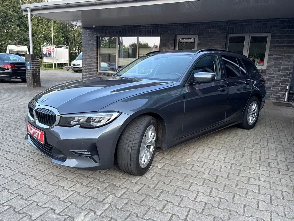 Gebraucht BMW 320 Advantage 190 PS (139 kW) 2021 Grau Kombi