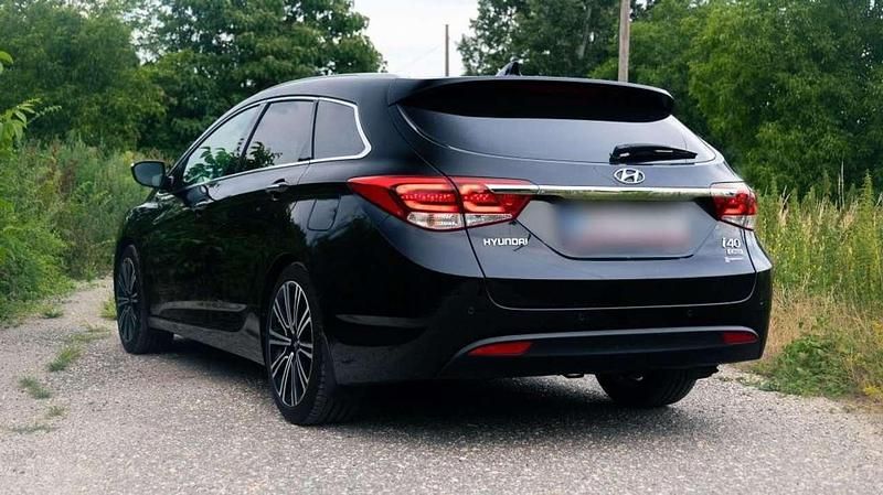 Gebraucht Hyundai i40 Premium 141 PS (103 kW) 2016 Schwarz Kombi