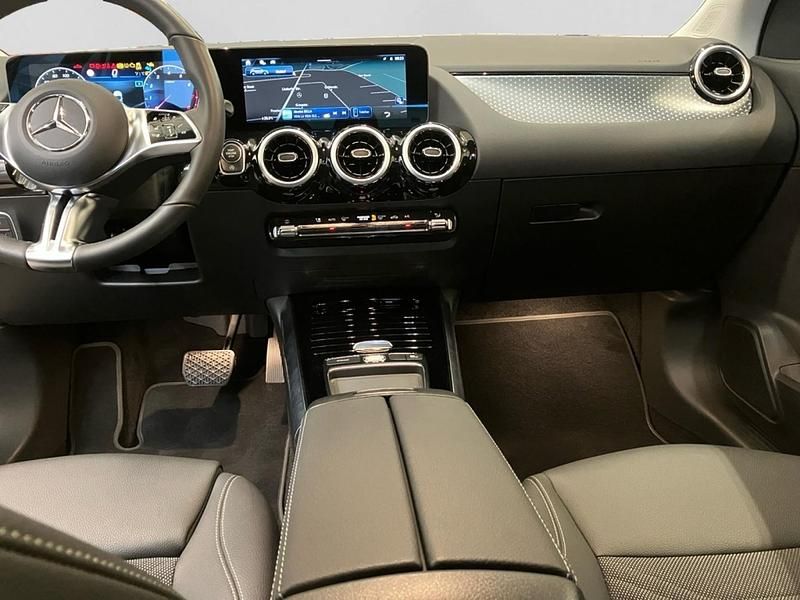 Gebraucht Mercedes GLA180 Progressive 100 PS (73 kW) 2024 Unilack polarweiß SUV