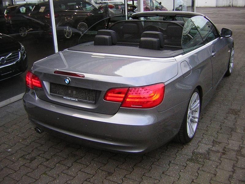 Gebraucht BMW 320 Cabriolet Performance 184 PS (135 kW) 2011 Grau Cabrio