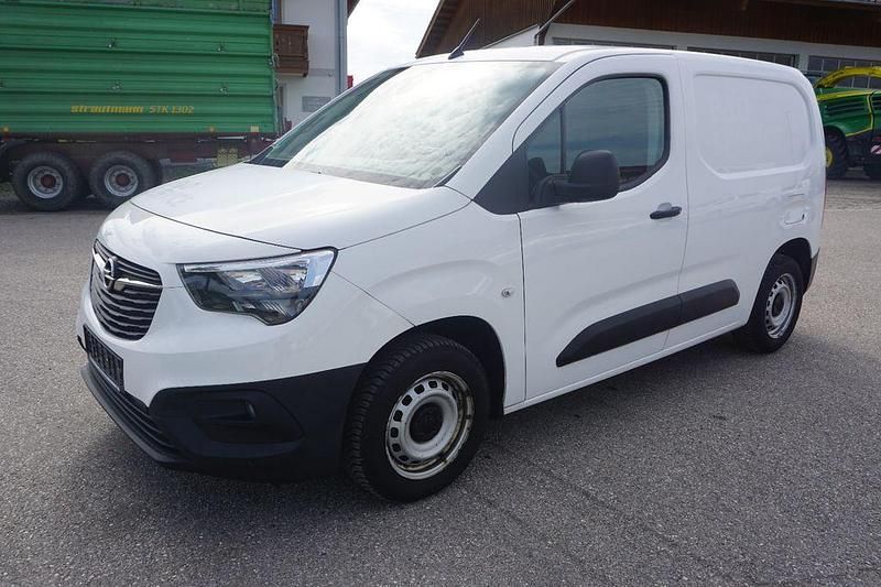 Weiß Gebraucht 2020 Opel Combo Selection Van / Kleinbus | 8.900 € (Guter Preis) - Bild 1/4