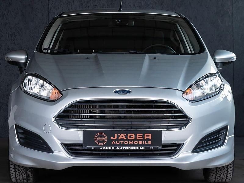 Gebraucht Ford Fiesta Trend 101 PS (74 kW) 2013 Silber Kleinwagen