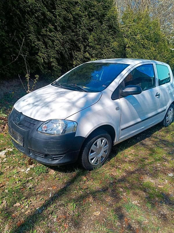 Gebraucht VW Fox 54 PS (39 kW) 2010 Weiß Kleinwagen