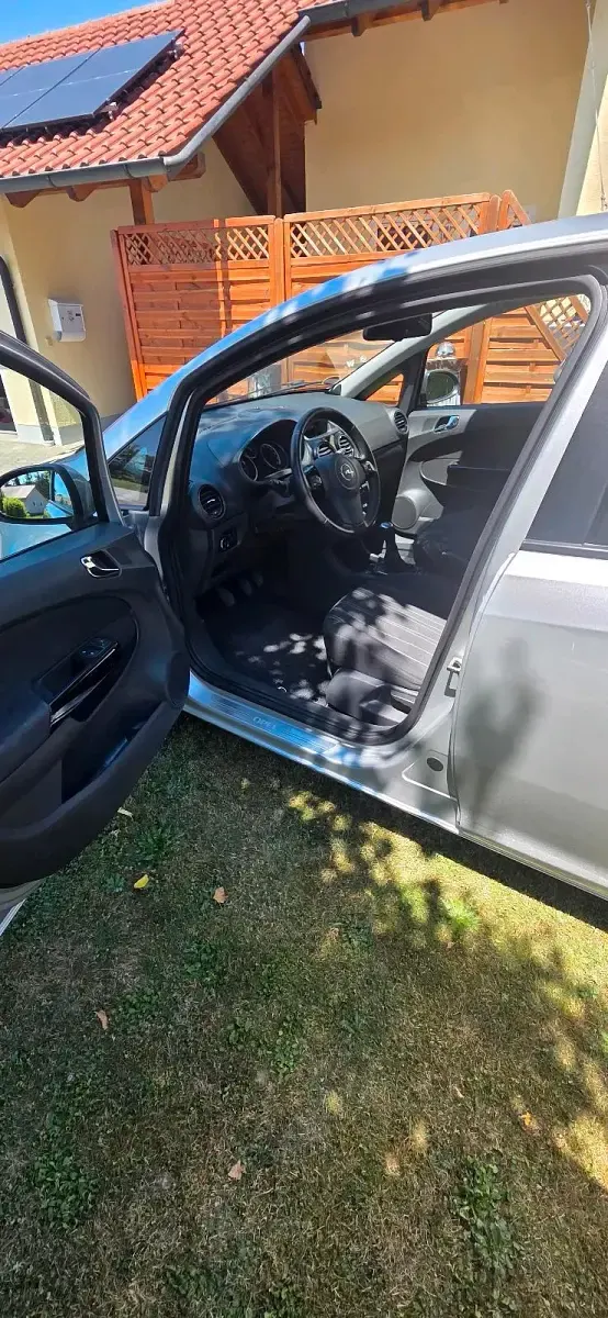 Gebraucht Opel Corsa 87 PS (63 kW) 2010 Silber Kleinwagen