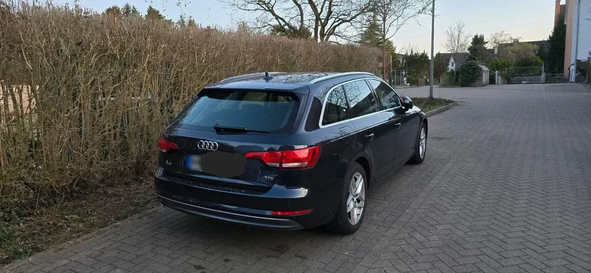 Używany Audi A4 Sport 150 KM (110 kW) 2018 Niebieski Kombi