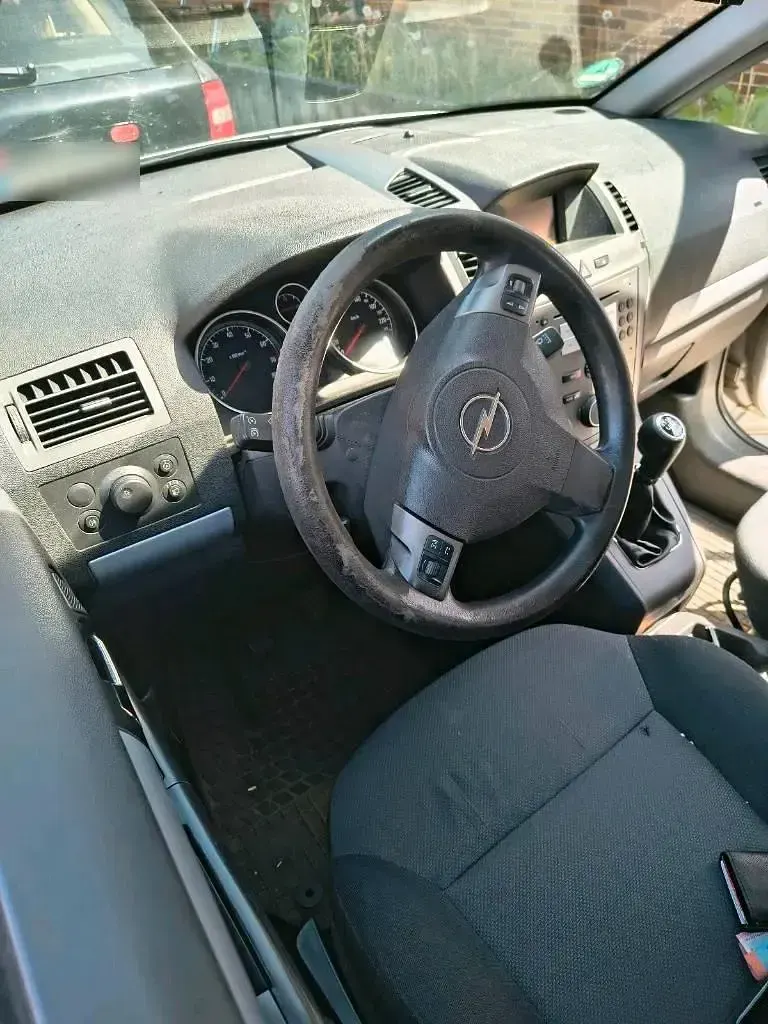 Używany Opel Zafira 150 KM (110 kW) 2005 Srebrny Minivan