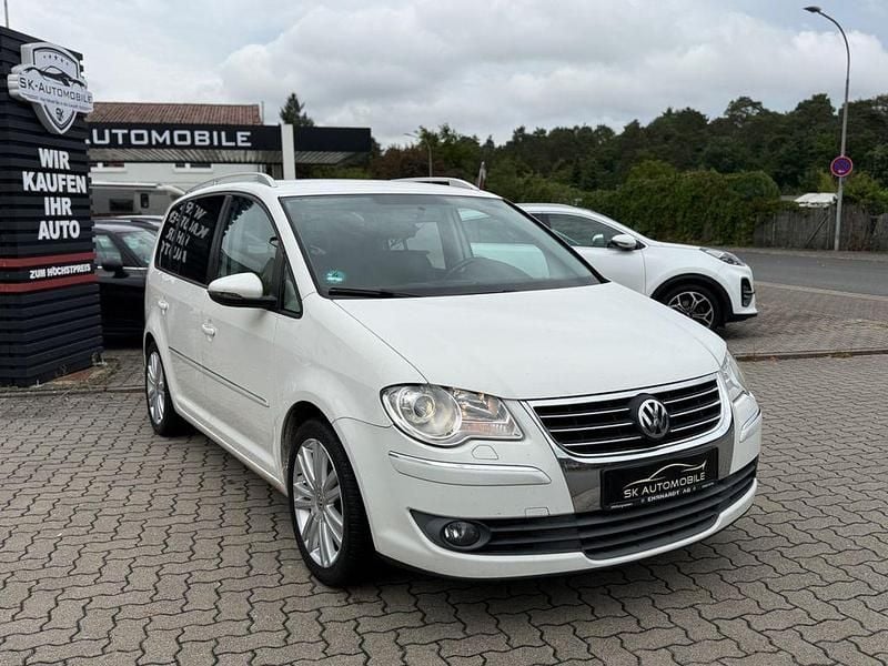 Weiß Gebraucht 2010 VW Touran Highline Van / Kleinbus | 4.990 € (Superpreis) - Bild 1/4