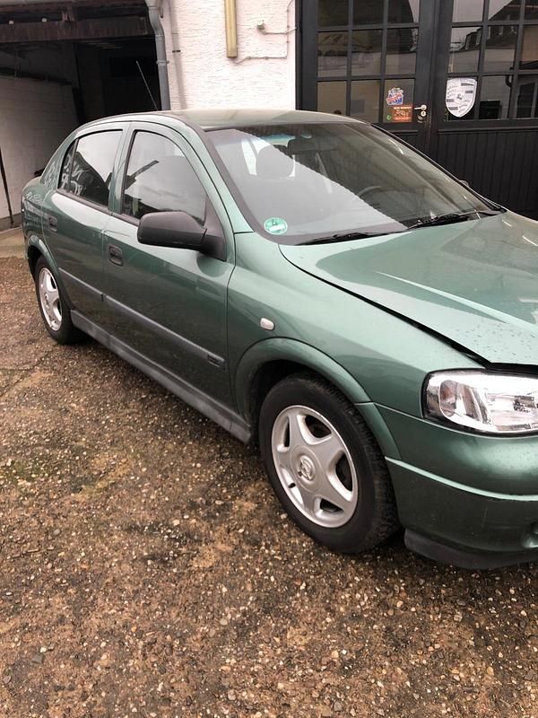Second-hand Opel Astra 100 CP (73 kW) 1999 Verde Berlinǎ