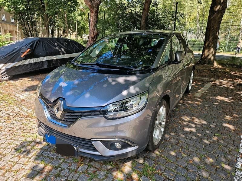 Grau Gebraucht 2016 Renault Scénic III Van / Kleinbus | 9.990 € (Etwas zu teuer) - Bild 1/4