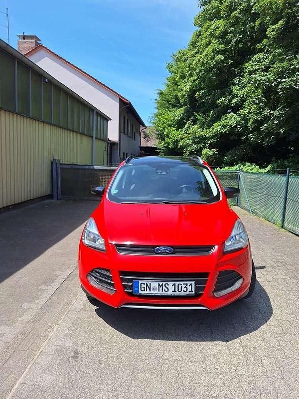 Rot Gebraucht 2015 Ford Kuga Titanium SUV | 7.800 € (Guter Preis) - Bild 1/4