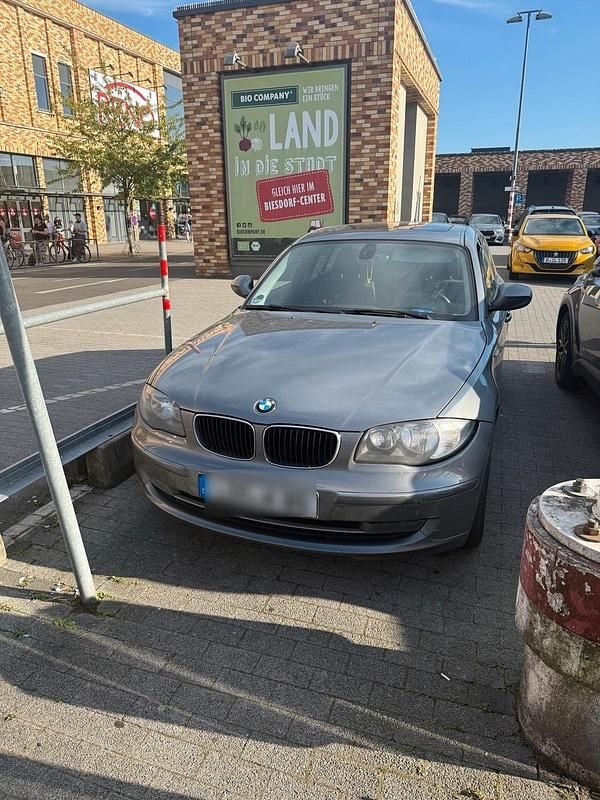 Grau Gebraucht 2011 BMW 120 Kleinwagen | 4.700 € (Superpreis) - Bild 1/4