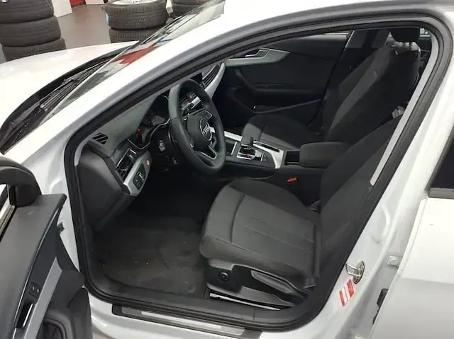 Second-hand Audi A4 Advanced Plus 150 CP (110 kW) 2024 Alb Break