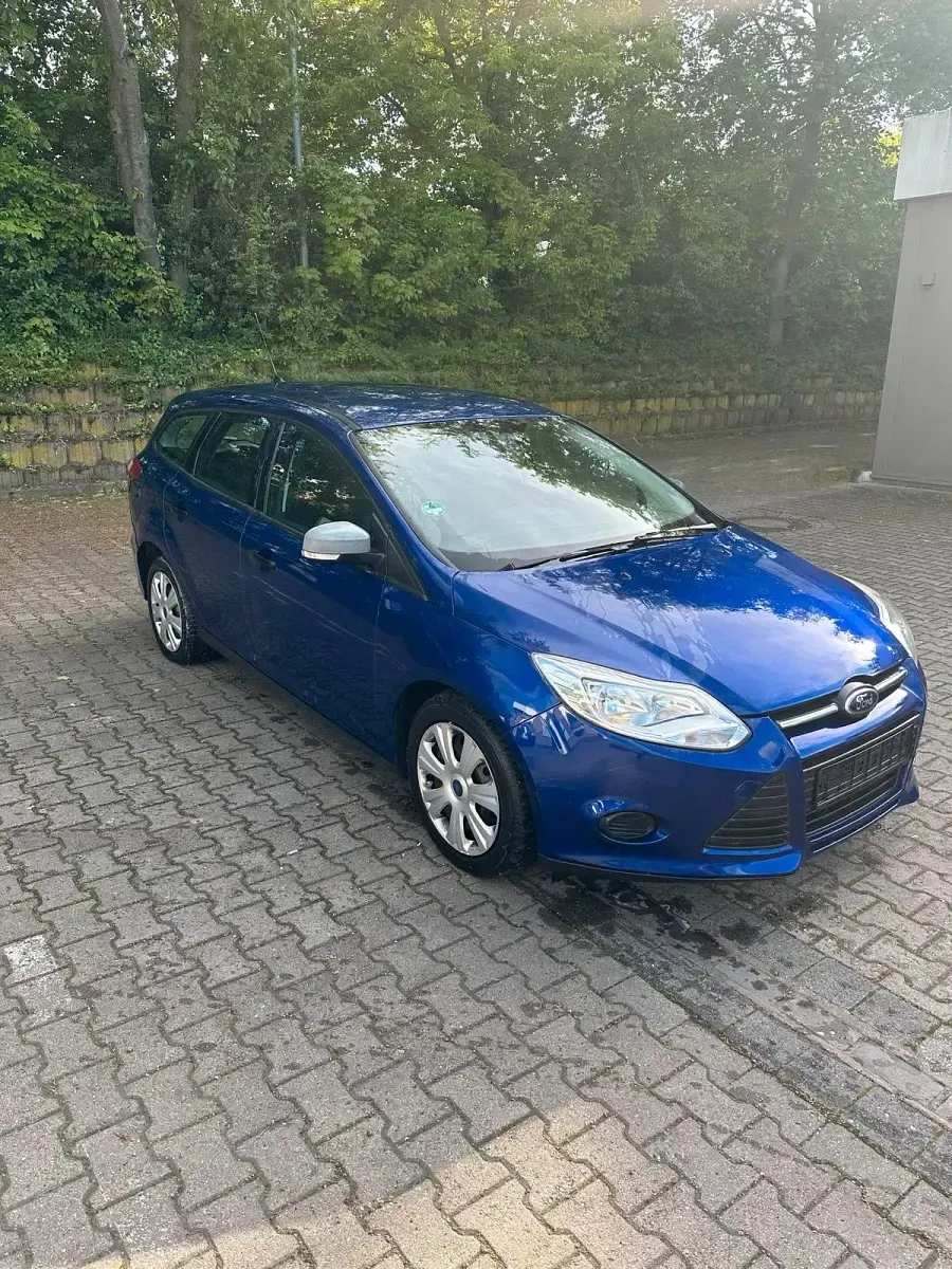 Gebraucht Ford Focus 100 PS (73 kW) 2014 Blau Kombi