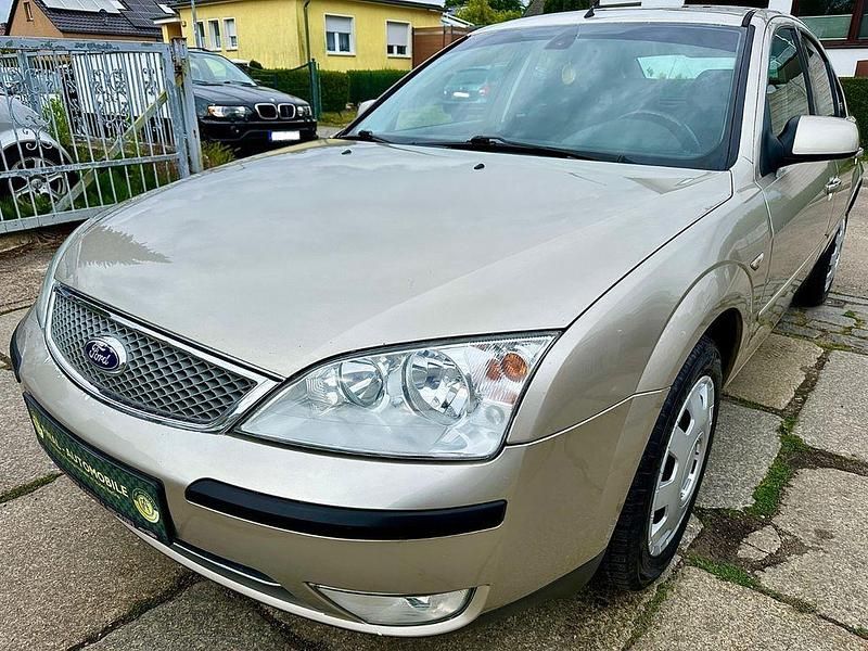 Grau Gebraucht 2004 Ford Mondeo Ghia Limousine | 2.999 € (Fairer Preis) - Bild 1/4
