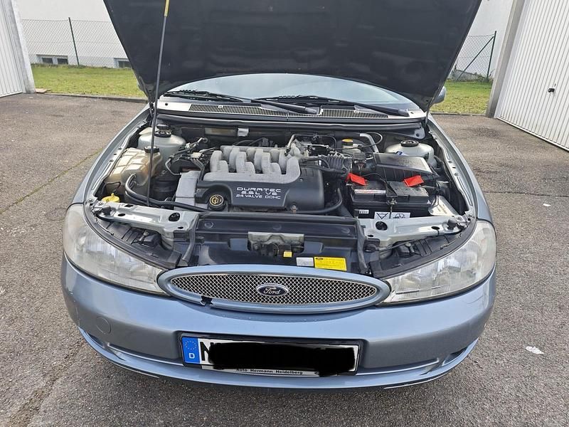 Gebraucht Ford Mondeo 170 PS (125 kW) 2000 Blau Limousine