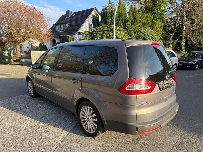 Gebraucht Ford Galaxy 163 PS (119 kW) 2013 Braun Van / Kleinbus