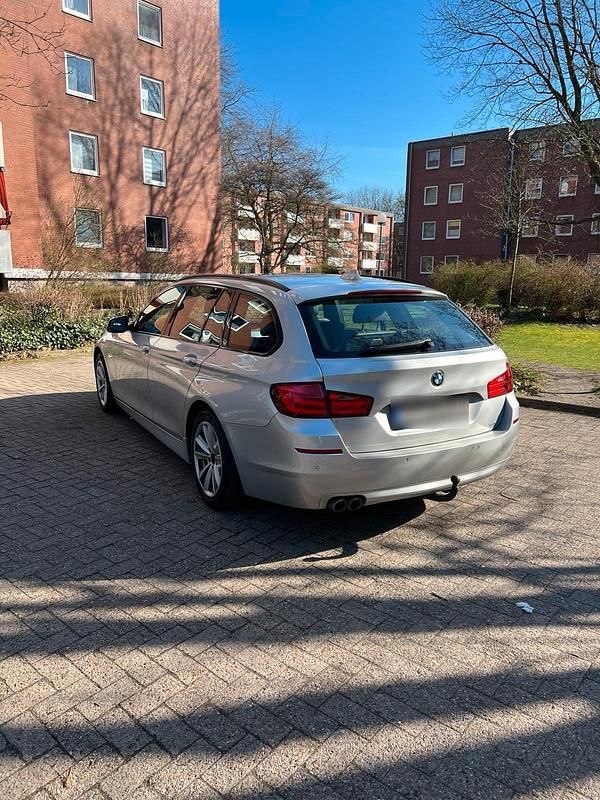 Gebraucht BMW 520 184 PS (135 kW) 2011 Grau Kombi