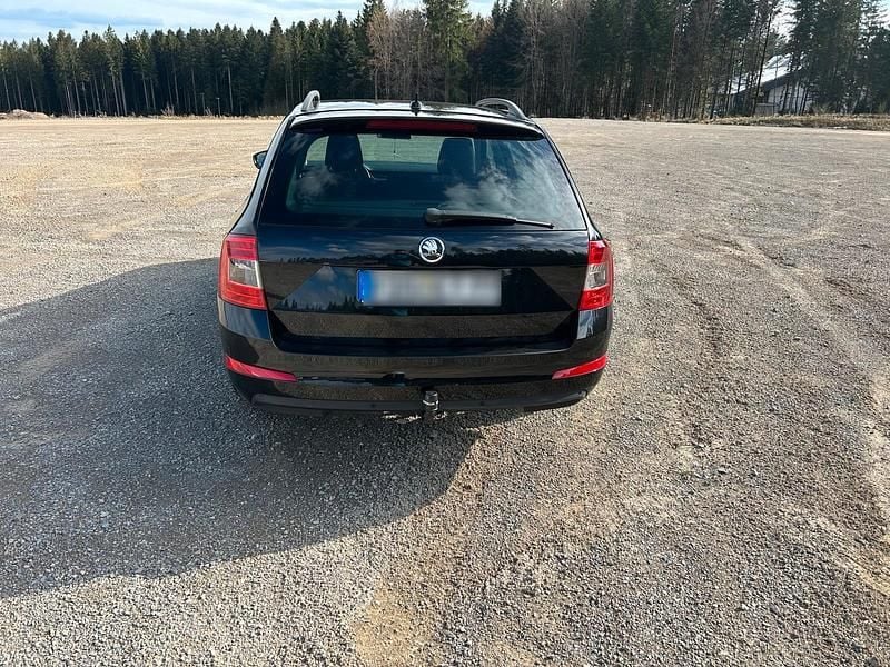 Gebraucht Skoda Octavia 150 PS (110 kW) 2016 Schwarz Kleinwagen