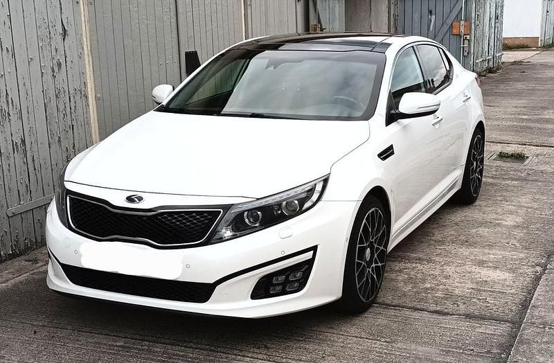 Weiß Gebraucht 2015 Kia Optima Spirit Limousine | 11.111 € (Fairer Preis) - Bild 1/4
