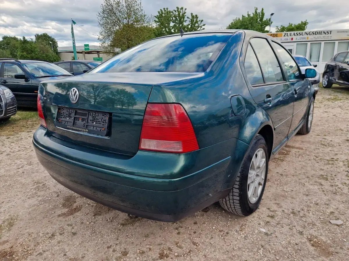 Occasion VW Bora Trendline 90 ch (66 kW) 1999 Vert Berline