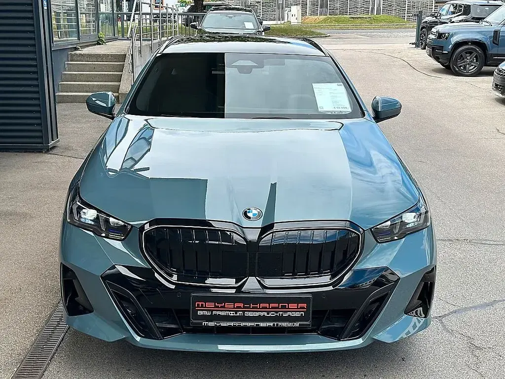 Gebraucht BMW 520 M Sport 208 PS (152 kW) 2025 Grün Kombi