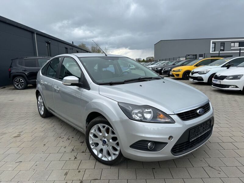 Silber Gebraucht 2009 Ford Focus Sport Limousine | 3.499 € (Fairer Preis) - Bild 1/4