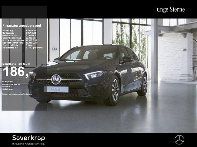 Gebraucht Mercedes A180 116 PS (85 kW) 2023 Metalliclack kosmosschwarz (metallic) Limousine