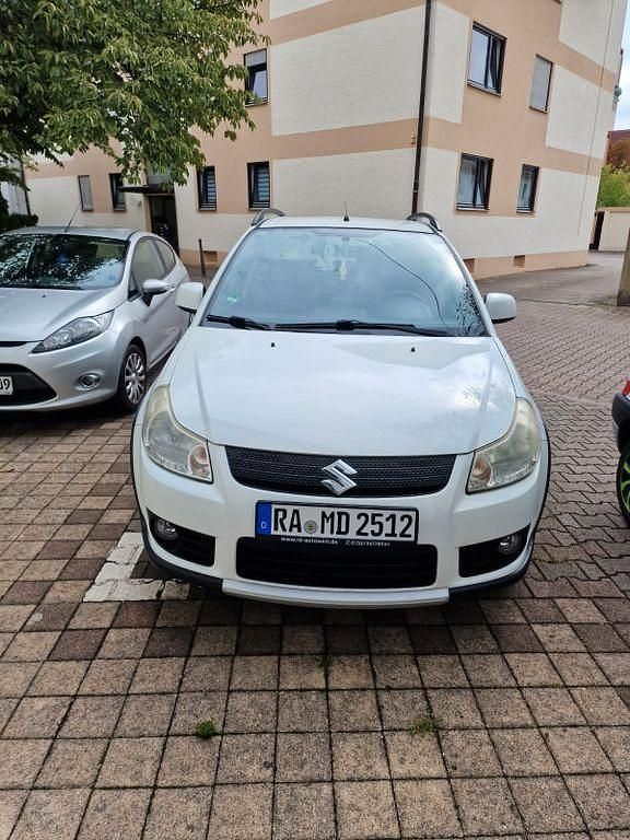 Weiß Gebraucht 2008 Suzuki SX4 SUV | 5.400 € (Fairer Preis) - Bild 1/4