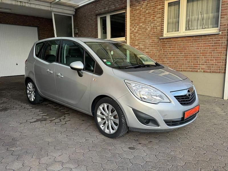 Gebraucht Opel Meriva Edition 140 PS (102 kW) 2010 Silber Van / Kleinbus