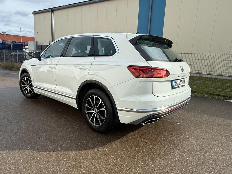 Gebraucht VW Touareg 231 PS (169 kW) 2023 Weiß SUV