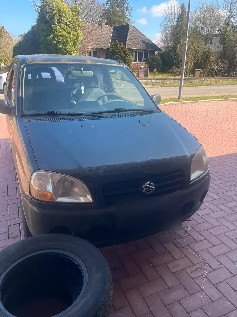 Gebraucht Suzuki Ignis 83 PS (61 kW) 2001 Schwarz Kleinwagen