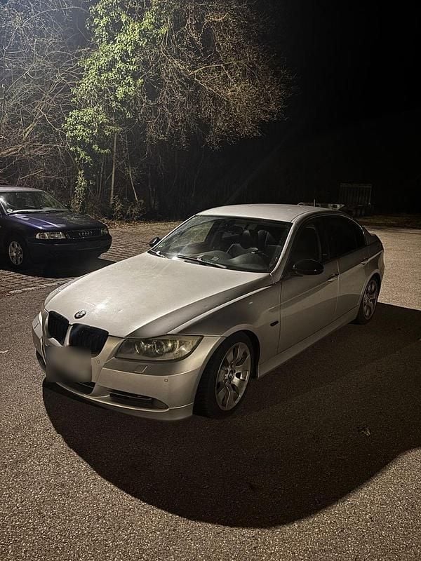 Second-hand BMW 330 258 CP (189 kW) 2004 Argintiu Berlinǎ