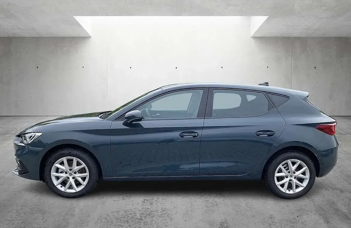 Neu Seat Leon CONNECT 116 PS (85 kW) 2025 Blau Limousine