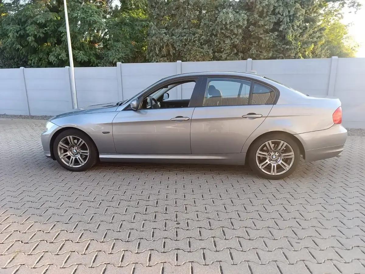 Gebraucht BMW 318 143 PS (105 kW) 2008 Grau Limousine