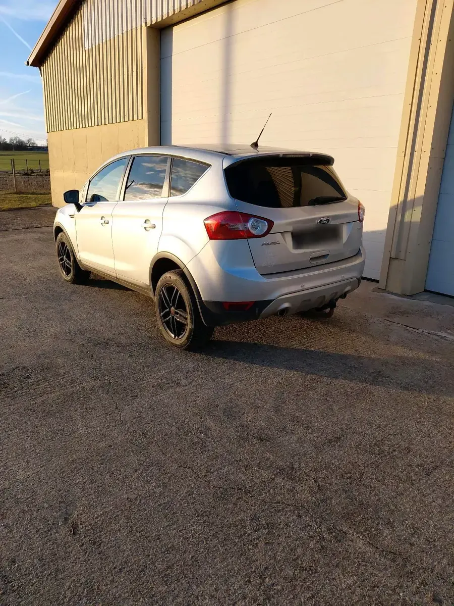 Gebraucht Ford Kuga 140 PS (102 kW) 2011 Silber SUV