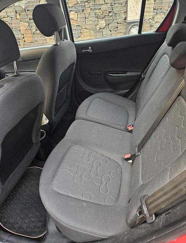 Gebraucht Hyundai i20 86 PS (63 kW) 2012 Rot Kleinwagen