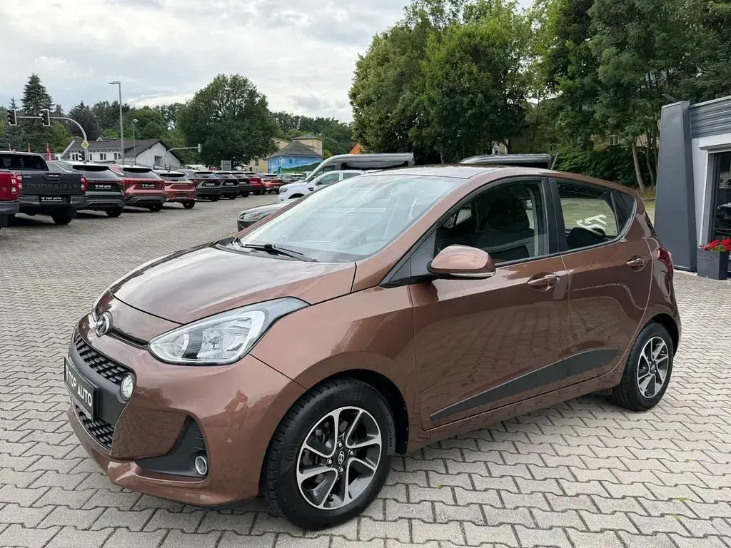 Gebraucht Hyundai i10 Style 87 PS (63 kW) 2017 Braun Kleinwagen