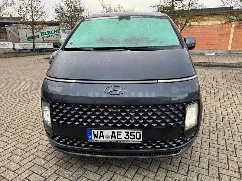Gebraucht Hyundai Staria Signature 177 PS (130 kW) 2024 Grau Van / Kleinbus