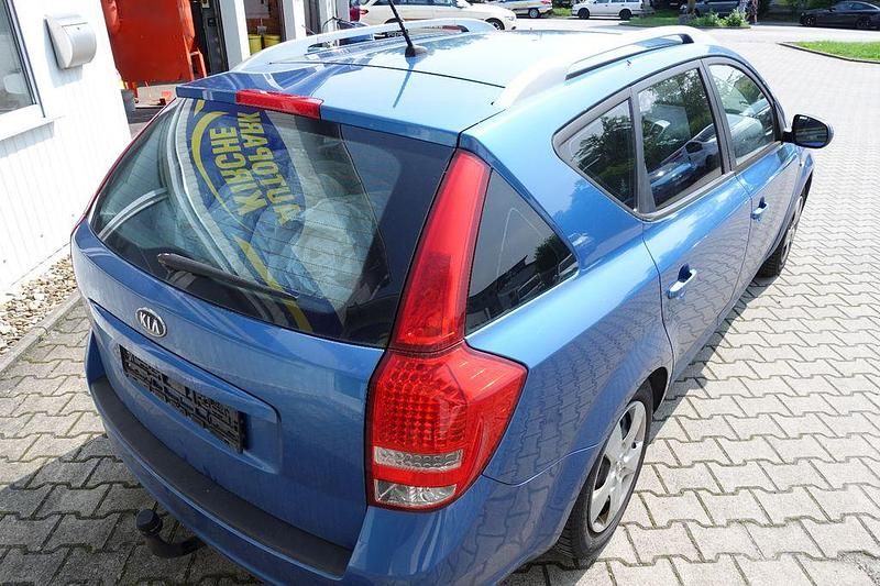 Blau Gebraucht 2009 Kia Ceed Sportswagon Kombi | 1.900 € (Fairer Preis) - Bild 1/4