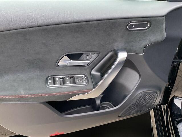 Gebraucht Mercedes A200 AMG line 163 PS (119 kW) 2024 Schwarz Limousine