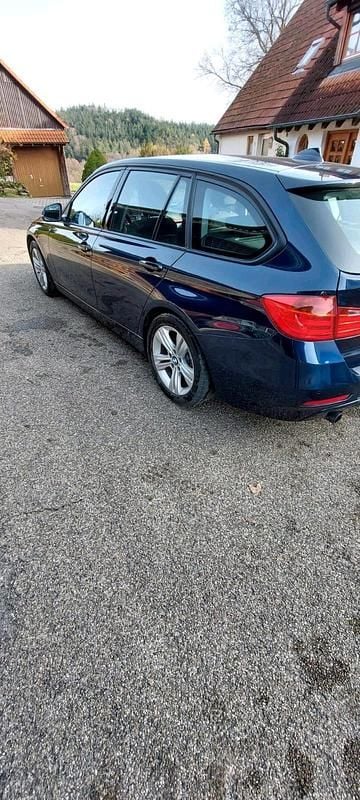 Blau Gebraucht 2013 BMW 320 Comfort Edition Kombi | 11.200 € (Fairer Preis) - Bild 1/4