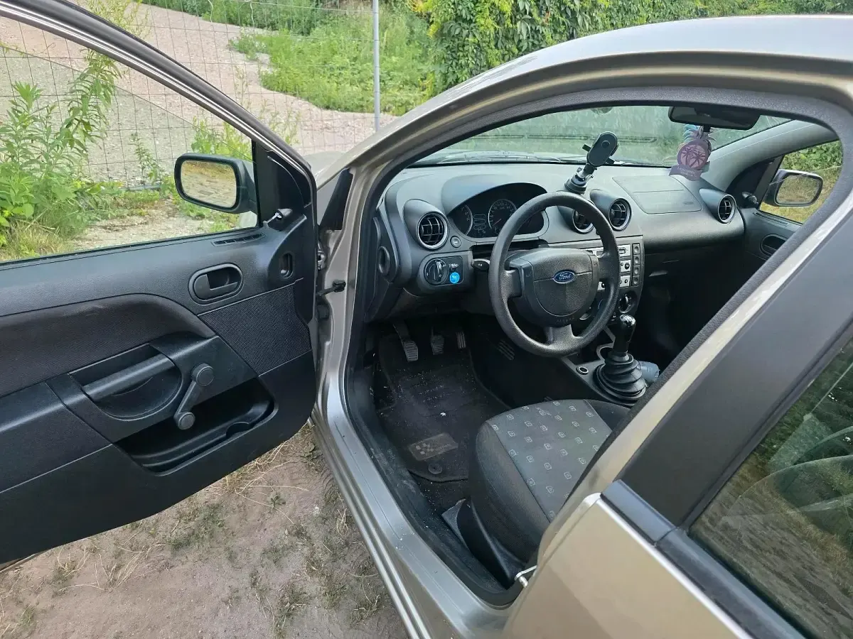 Gebraucht Ford Fiesta 60 PS (44 kW) 2004 Gold Kleinwagen