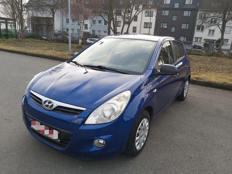 Sparkle blue / mic Gebraucht 2011 Hyundai i20 Classic Kleinwagen | 4.200 € (Guter Preis) - Bild 1/4