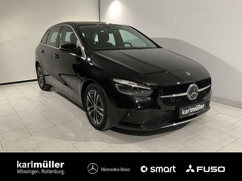 Lack kosmosschwarz Gebraucht 2024 Mercedes B180 Progressive Van / Kleinbus | 29.680 € (Superpreis) - Bild 1/4