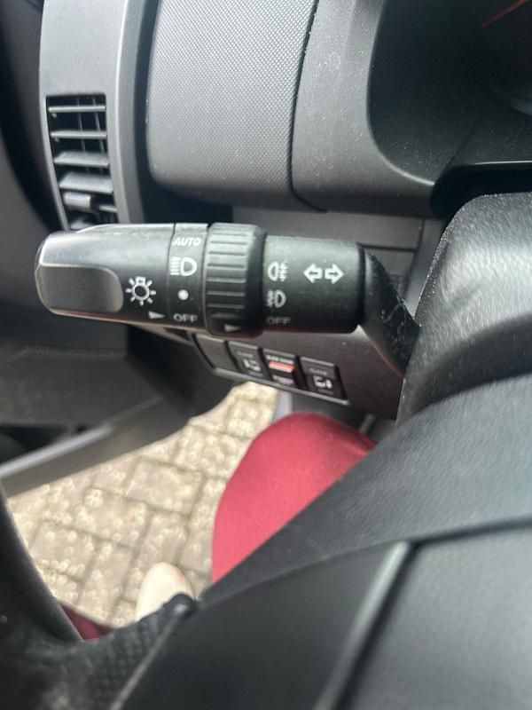 Grau Gebraucht 2009 Mazda 5 Van / Kleinbus | 1.800 € (Guter Preis) - Bild 1/4
