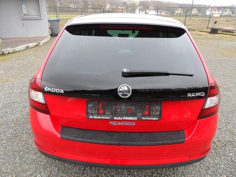 Gebraucht Skoda Rapid Style 105 PS (77 kW) 2014 Rot Kleinwagen