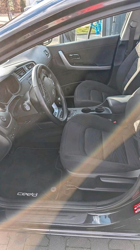 Gebraucht Kia Ceed 101 PS (74 kW) 2016 Schwarz Kleinwagen